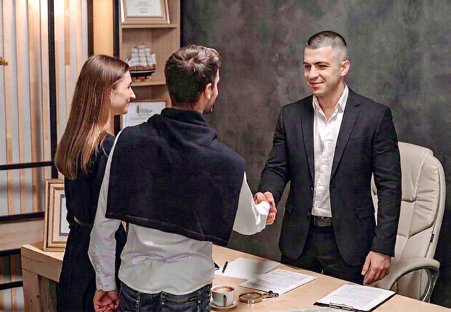 Real Estate Plan agent closing a deal for buyers and sellers