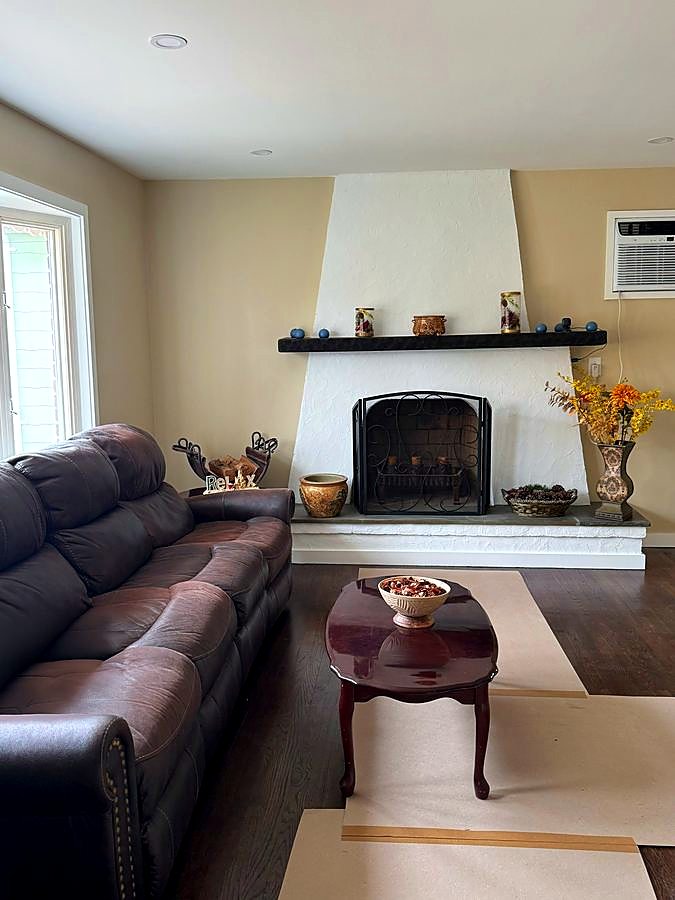 Living room with the restored fireplace